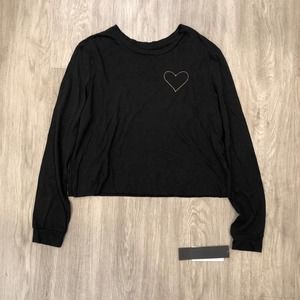 Carbon Copy Women's Black Heart Design Long Sleeve Cropped Crew Neck Top sz M